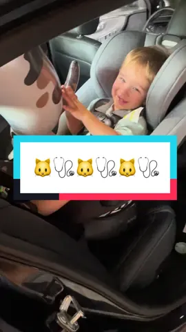 Toddlers and their balloon kitties 🐱🫶🏼 thank you kroger for fixing him up 😂 #toddlersoftiktok #momtok #MomsofTikTok #toddlermom #momsover30 #toddlertok 