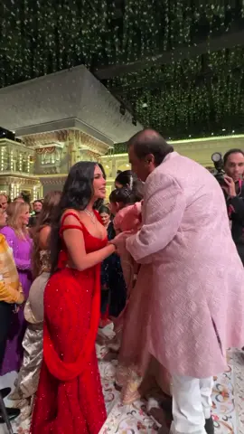 Kim Kardashian at Indian wedding meeting the richest man in Asia Mukesh Ambani  #ambaniwedding #kimkardashian #indianwedding #india