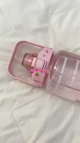botol ini membantu banget deh biar minum air 2liter tiap hari 👊🏻💗 #botolminum #botolminummotivasi #botolair #botolair2liter #hidupsehat 