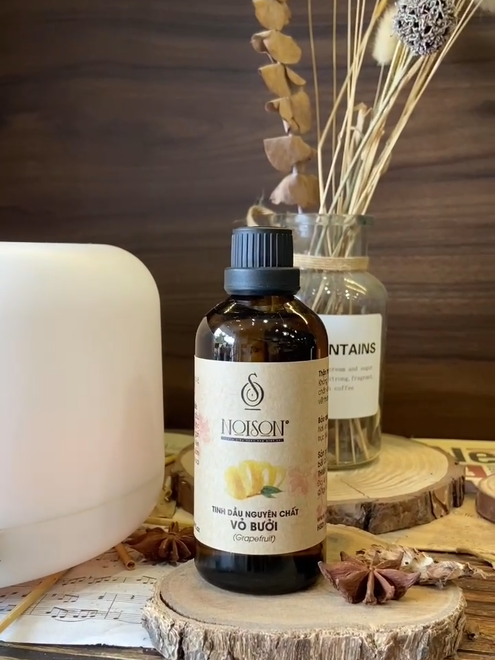 Tên: Tinh dầu Vỏ bưởi. Tên tiếng Anh: Grapefuit Essential Oil. Xuất xứ: Ấn Độ.  Nhà nhập khẩu: Noison. #tinhdauthiennhien #tinhdauvobuoi #vobuoi #tinhdau #thomphong #khumui #tinhdauspa #thugian #duongtoc #noison