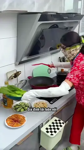 Với tấm lưới chống văng dầu này, bạn không còn phải lo lắng về việc dầu bắn vào cơ thể khi nấu nướng hay nấu nướng. Thật thiết thực!! #luoichongvangdau #giadungnhabep #tienich #thietthuc #jizonguyen 