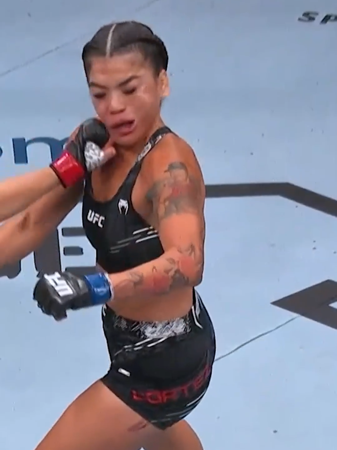 Not the eyelashes!!!!!!! 👀😂 #rosenamajunas #tracycortez #UFC #mma