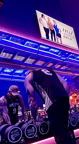 Chasing down those 40kg dumb bells #capcut #fitnesscartelmorayfield #gymmotavation #fypcapcut🔥🔥🔥 #trending #GymTok 