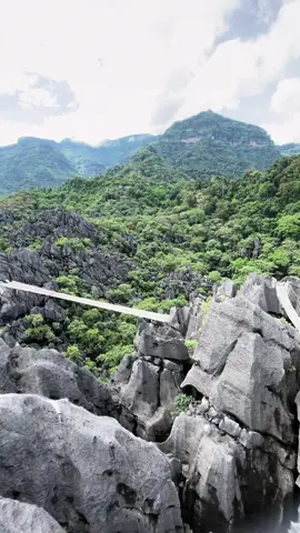 ใจฟู🫶🍃⛰️#เที่ยวลาว#ภูผาม่านลาว #therockviewpoint #ท่าแขกแขวงคําม่วน #เที่ยวลาวด้วยตัวเอง 