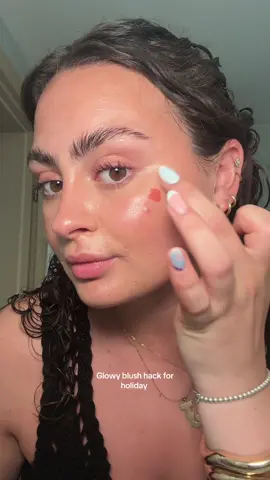 Mixing @Rare Beauty love blush & @REFY topaz highlighter 🍊♥️💋 #blushhack #sunburnblush #sunburntblush #rarebeautyblush #refy 