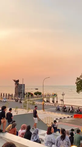 ndelok pemandangan bareng kamu suejuk paling😁#tubanjawatimur #tuban24jam #tuban #tubanhits #tubantiktok #fypシ #fyp #foryou 