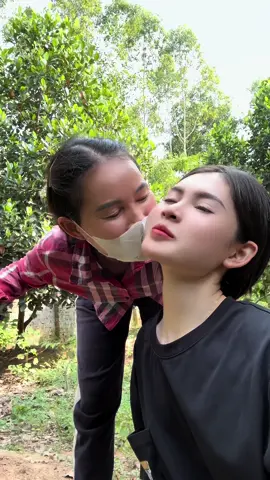 Mỗi lần bạn về quê sẽ như thế nào ? Ngày trước thật sự để nói ra câu con yêu bố yêu mẹ khó lắm. Lớn lên hiểu chuyện lại càng muốn dành nhiều thời gian và tình cảm cho bố mẹ ❤️