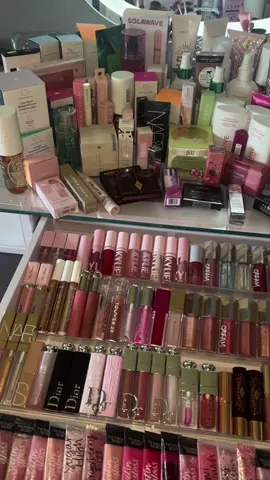 #makeup #makeupvanity #banitymakeup #lipgloss #sephora #fyp 