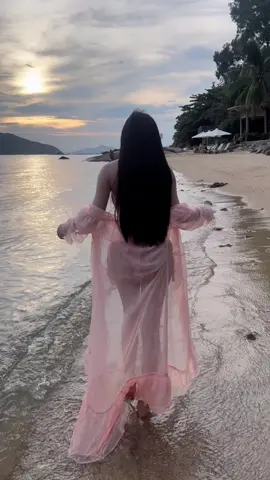 Hong xinh nên thích quay đằng sau thuii