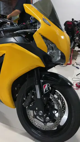 QS สำหรับนกแก้ว! #quickshifters #cbr #cbr1000rr 
