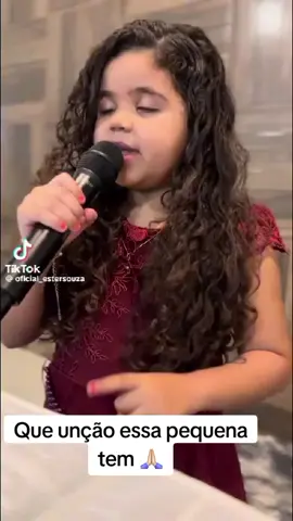 Não tem como não sentir,  a presença de Deus nessa pequena pregando! coisa linda 🥰🙏🏻