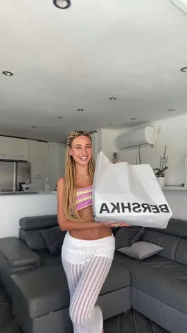 Creiamo qualche outfit insieme?💞🤍 #bershka #bershkastyle 