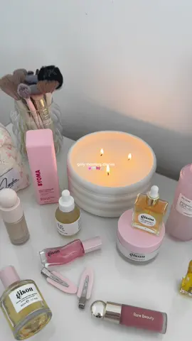 happy sunday girlies!!🌸🎧🎀  #girlydiaries #morningdiaries ##morning##grwm##girlyroutine##morningroutine##imalination##aesthetic##cleangirl##routine##girly##thatgirl##vanillagirl##fyp##vibe##cute##mylife##Vlog##girlygirl##fashion##gisou##glowrecipe @@Gisou@@Glow Recipe@@White Fox Boutique