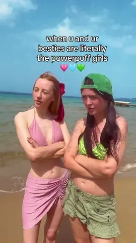 I can’t believe they did that… 😂💚💗🩵  #powerpuffsgirls #ppg #cosplay #bubbles #blossom #buttercup #beachvibes 🤓 🎀 Blossom: @beckiibeckii  💚 Buttercup: @Connie 