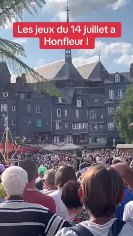 « Le mat incliné » jeu du 14 juillet a #honfleur #14juillet #fetenationale 