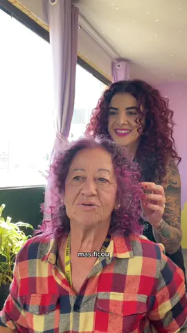 Fazendo cachinhos na minha mãe 🌹 #mother #family #fypシ゚viral #fyp 