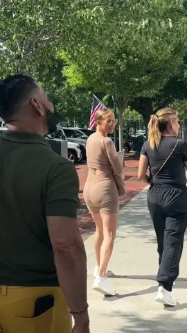 #jenniferlopez #iloveyouroutfit #hamptons #hamptonsstyle #classofpalmbeach #celebrity #luxurystyle #luxuryhome #luxuryrealestate #luxuryrealtor #luxuryresorts #oldmoney #celebritynews #celebrityblogger #celebrityfashion #paparazzi #explore #fyp #viral #viralreels 