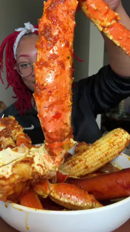First thank you guys for 1 million 🥹🫶🏽 I appreciate each of you! 1,000,000  🤯 wow! A seafood boil 🥔🌽🍤🦀🥚was the most requested to celebrate with 😝 so today I made seafood boil! #creatorsearchinsights seafood boil with king crab, jumbo snow crab, mega prawns, potatoes, sausage, and corn. #asmr #seafood #seafoodboil #kingcrab #shrimp #snowcrab #mukbang #fyp #fyp