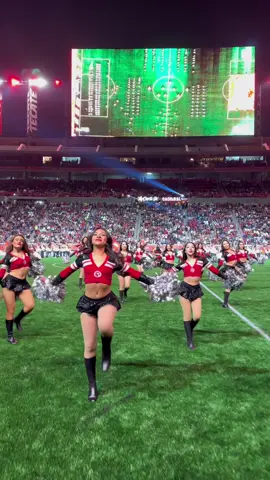 🖤🖤🖤 Amamoooos este medio tiempo, ya queremos ver el video oficial🤩 . . . . #xologirls #xolos #estadiocaliente #tijuana #porristas #chearleaders 