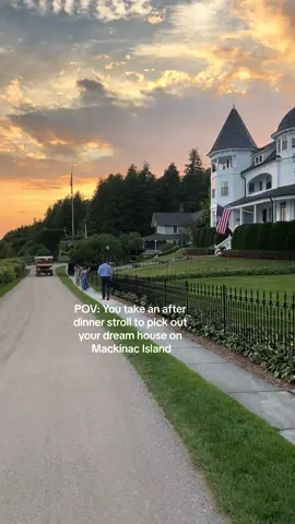 POV: You take an after dinner stroll to pick out your dream house on Mackinac Island. Mansions on The West Bluff are of another kind. 🤗 @totallymackinacislandpodcast #mackinacisland #michigancheck #fypage #michiganders #michigantravel #upnorth #michigan #cottagecore #northernmichigan 