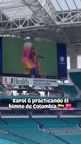 Karol G en El Hard Rock Stadium de Miami practicando el Himno de Colombia 🇨🇴 Para  esta noche en la gran Final Copa América Colombia 🇨🇴 vs Argentina 🇦🇷  . . . #karolg #shakira #copaamerica #messi #jamesrodriguez #Argentina #Colombia #bichota #MañanaseraBonito #finalcopaamerica #hardrockstadiummiami #hardrockstadium #Miami #msbforever #seleccionargentina #seleccioncolombia  #leomessi #TQG #himnonacionaldecolombia  #MañanaseraBonitoforever 