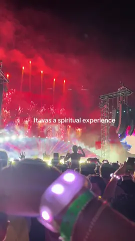 Momma raised us on it! And they did not disappoint 🙌🏼 #coldplayconcert #coldplay #chrismartin #tampa #tampabay #concert #concerts #fypage #fypシ゚viral #fyppppppppppppppppppppppp #foryoupage #fypp #foryou #foryouu #foruyou #foryoupageofficiall @coldplay #foryoupage 