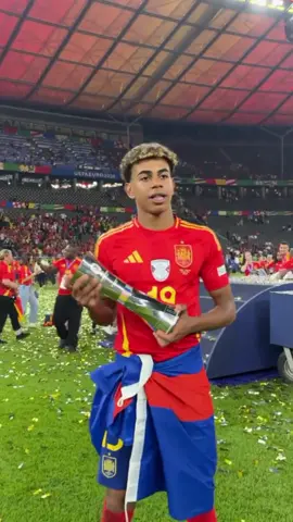 Dik yamal bukannya sekolah malah angkat tropi euro #campione #spain #EURO2024 #lamineyamal 