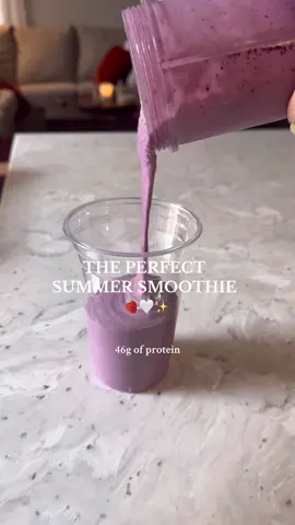 Looking for a quick way to get 46 grams of protein? 🍓 Smoothies are a MUST for me during summer. This low-cal, high-protein smoothie is PERFECT for summer. 🤍 We are hitting our protein this summer 🙌🏽 L!nked  with my favorite protein! 🔗 #proteinrecipes #wieiad #mealprep #lowcalorierecipe #Fitness 