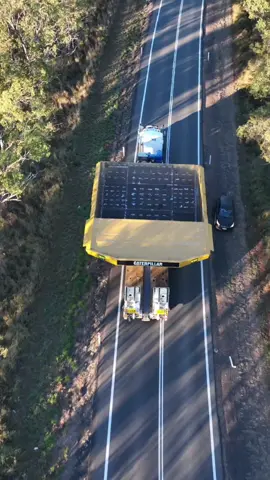10m on the move #heavyhaulage #heavy #haulage #truck #oversize #trucking #australia #heavyequipment #kenworth #909 #dumptruck #catsoftiktok #catipillarequipment #catipillar 