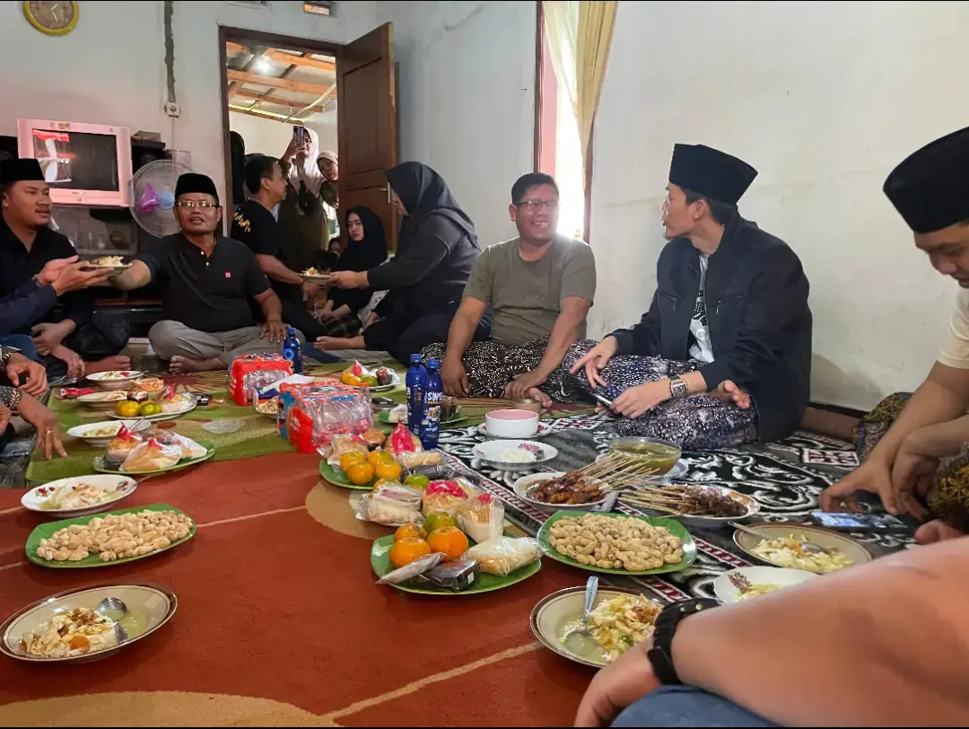 maturnuwun gus iq sampun rawuh dan pimpin doa kagem alm ibuk#pppppppppppppppp #fypシ゚viral #fupシ #fy #takziah #warujayeng_nganjuk #nganjukkotaangin #nganjuk24jam #gusiqdammuhammad #iqdammuhammad #sabilutaubah #sabilu_taubah_blitar #st #stpusat #stnyell