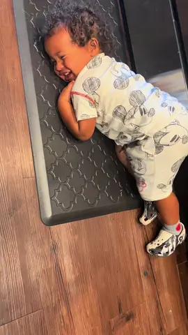 Tush baby to help with the terrible twos! #tushbaby #terribletwos #sundayfunday #momtok #MomsofTikTok #momsoftoddlers #toddlersoftiktok 