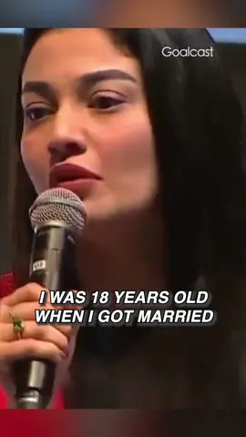 Muniba Mazari, affectionately known as the Iron Lady of Pakistan, shares her transformative journey following a car accident that resulted in the loss of her ability to walk. In her speeches, she highlights how this experience altered her outlook on life. Mazari emphasizes the significance of self-acceptance as a prerequisite for gaining recognition from others. #shorts #Goalcast #Motivation #fy #fyp #motivacional #munibamazari 