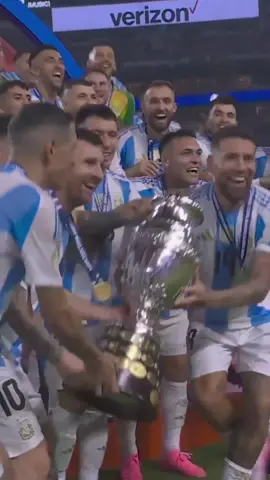 تتويج الأرجنتين ببطولة كوبا أمريكا 🇦🇷🥰🏆 ‎#كوبا_امريكا #copaamerica #copaamerica2024 #argentina  #vamosargentina #argentina🇦🇷  #vamosargentina🇦🇷 #argentinacampeon #messi #leomessi #leo #messi_king #goat #thegoat #foryou #fypシ #fyp #viralvideo #viraltiktok #اكسبلورررررررررررررررررررر♡♡ 