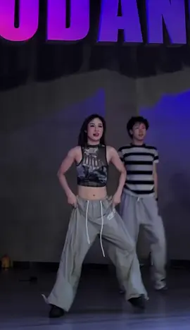 🎵 #aintmyfault |dc: 5239287 #douyindance #choreography #dance #dancer #trending #fyp 