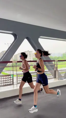 Bạn không bao giờ quá già để đặt một mục tiêu mới hoặc mơ một giấc mơ mới #chaybo #Running #thoitrangchaybo #aochaybo #quanchaybo #giaychaybo #xuhuong #dongluctapluyen #kyluatbanthan 