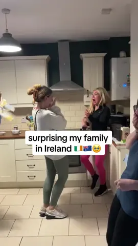 Best thing ive ever done ♥️ #surprise #australia #irishinoz #fyp #suprisefamily #homecomingsurprise #foryoupage #emotional #emotionalsurprise 