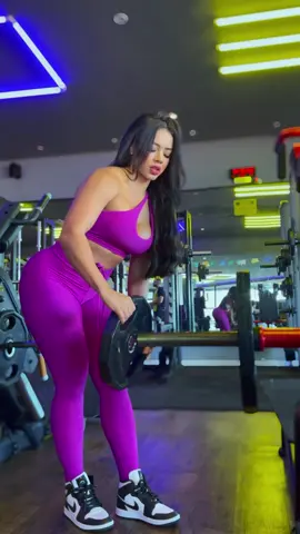 Sinta-se confiante e motivada para alcançar seus objetivos com roupas que acompanham o seu ritmo, do treino mais intenso ao momento de relaxamento. Invista em você, afinal, treinar com lookinho novo faz toda diferença! 💜