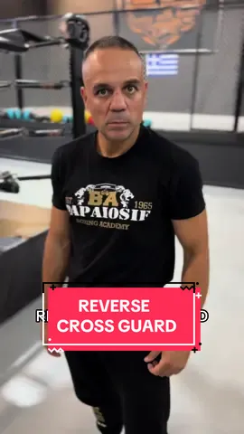 The reverse cross guard, popularized by Gene Fullmer, is a defensive boxing technique where the lead hand is held high across the head while the rear hand is positioned lower across the body. This guard enables quick counterpunches and effective blocking of body shots. It also creates angles for both attacking and defending, making it a versatile stance in the ring. #papaiosif #boxingfam #boxingtraining #boxingforall #fyp #foryou 