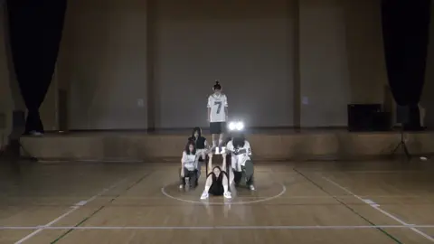 이런 댄스부 어때 #베베 #쿨럭 #스우파2 #댄스부 #원곡고 #07 #버스킹 #dance #hiphop #공연 #fyp #책상퍼포먼스 