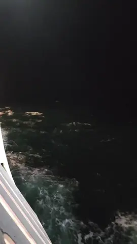 Desir Ombak dimalam hari, Laut Cina😁