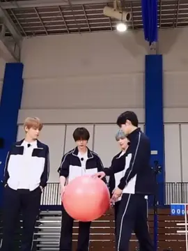 mau heran tapi ini yeonjun dan beomgyu ☺️☺️☺️  #txt #tomorrow_x_together #tomorrowxtogether #moa #moaindonesia #txtmoa #yeonjun #soobin #beomgyu #taehyun #hueningkai #fyp #foryou #foryoupage #kpopers #kpopfyp #kpop #todo #txttodo #todotxt @TOMORROW X TOGETHER 
