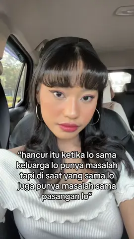 meluk diri sendiri ya?