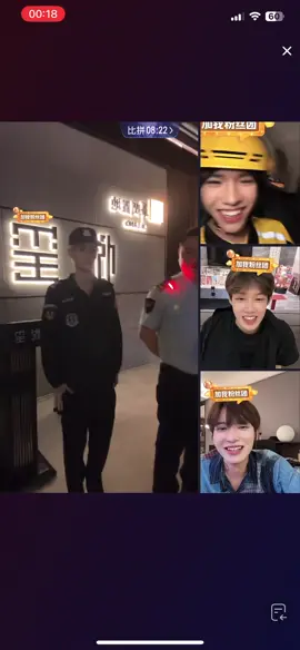 nửa đêm mà t cười điên bay oi=))) nhỏ Húc ác thiệc chứ, phạt ẻm thành bảo vệ thật chứ không chỉ là mặc cái áo bảo an rồi livestream nữa🤣🤣#刘佳梁 #韩汶栩 #何秋亊 #liujialiang #liujialiang1410 #hanwenxu #heqiushi #xuhuong 