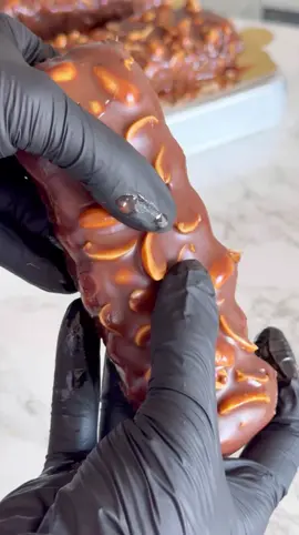 سنيكرز snickers #snickers #سنيكرز #حلويات #حلا_سهل #حلا_بارد #شيكولاتة #كراميل #viral #explore 