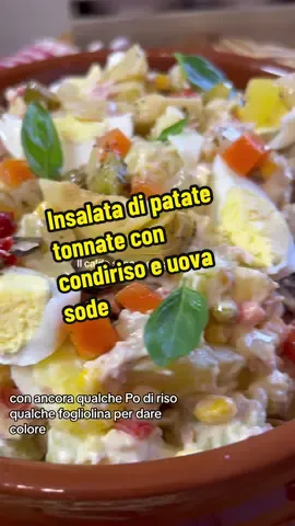 Insalata di patate tonnate con condiriso e uova sode: ingredienti… 800 g patate (lesse) 150 g maionese (o la quantità che preferite) 120 g tonno sott’olio (sgocciolato) 5 uova sode q.b. sale 100 g mais, dolce, in scatola, sgocciolato #ilcaldosaporedelsud #ricette #estateagent 