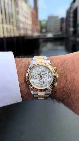 Rolex Daytona Mother of Pearl  🦪 🤩 #lux4watches  #rolex #watches #luxurywatches #watch #wristwatch #jewelry #juwelier #luxury #luxurylifestyle #hamburg #germany #wristgame #watchfreak #watchseller #Lifestyle #watchoftheday #watchlover #rolexwatches  #fyp #business #finance #viral #watchesofinstagram #daytona #mop #motherofpearl #daytonamop 