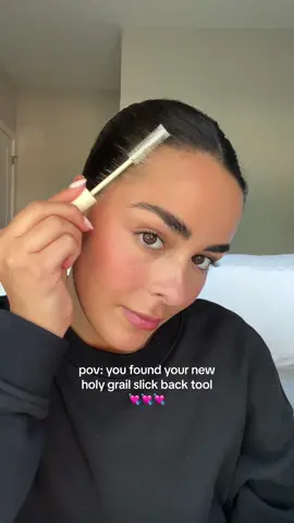 our taming wand 🤝 perfect slick backed hair #daehair #hairtok #nyc #hairgoals #daestylingcream #slickbackbun #stylingwand #hairtutorial #onthego #summerhairstyles 