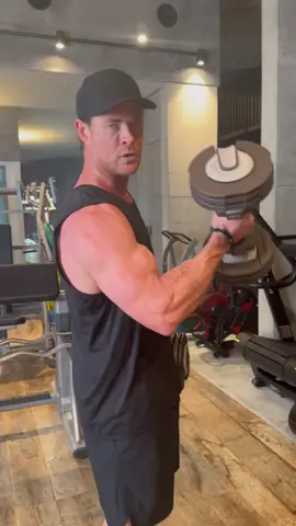 28 different arm workouts for 28 days straight! Great work by the @Centr team to create this awesome burner for each day to get that extra targeted work this summer. Pairs great with the 28 Days of Core as well!! Go crush it! 