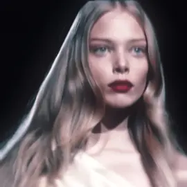 perfect and unique face, she deserved sm better #tanyadziahileva #tanyadziahilevaedit #SuperModel #2000s #highfashion #viral #fyp 