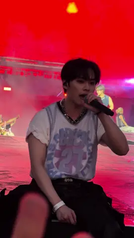 My favourite LEE KNOW! ♥️ #kpop #bsthydepark #straykids #bsthydepark2024 #leeknow 